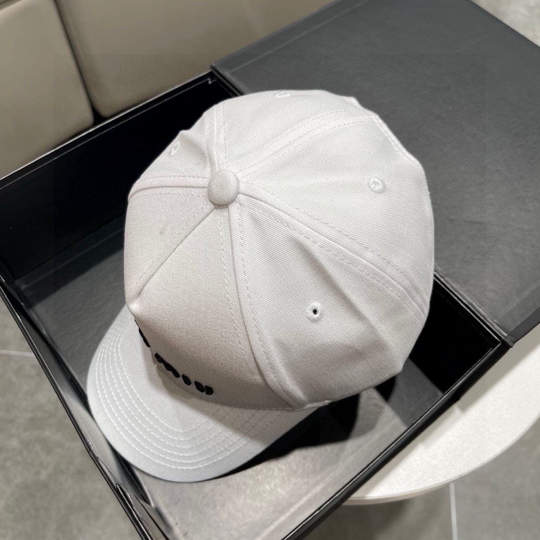 Miu Miu Caps